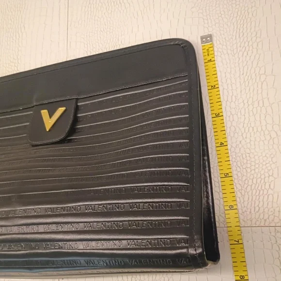 💋Valentino Garavani CLASSIC lightly used - Picture 14 of 14